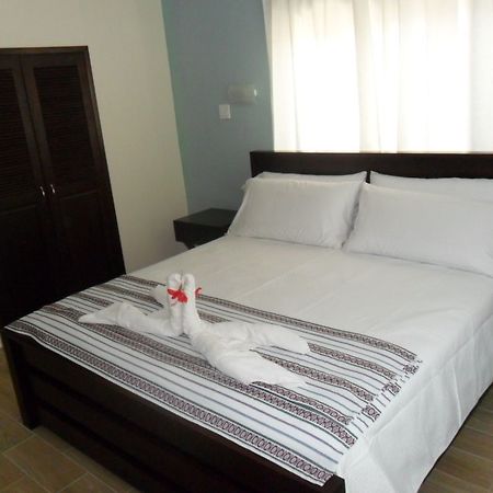 Jans Hotel Caye Caulker Exterior photo