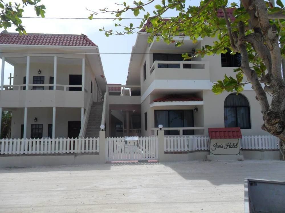 Jans Hotel Caye Caulker Exterior photo